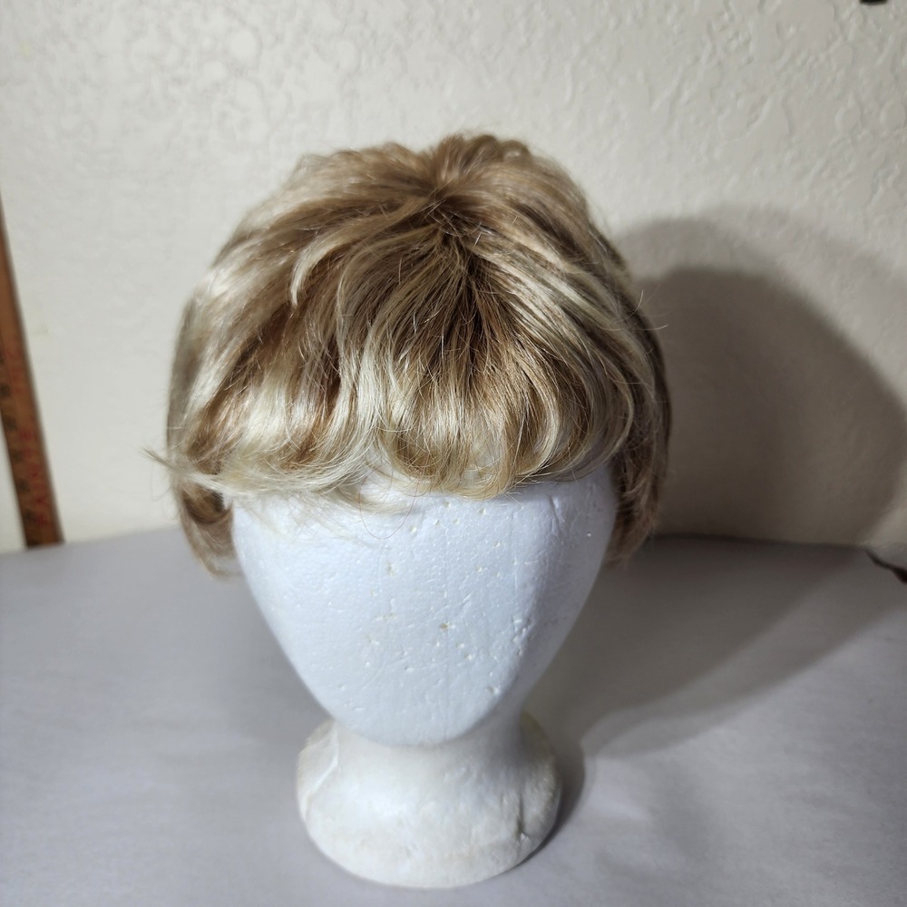Paula Young Short Blonde Layered Pixic Cut Synthetic Wig A2171 Blonde Mix
